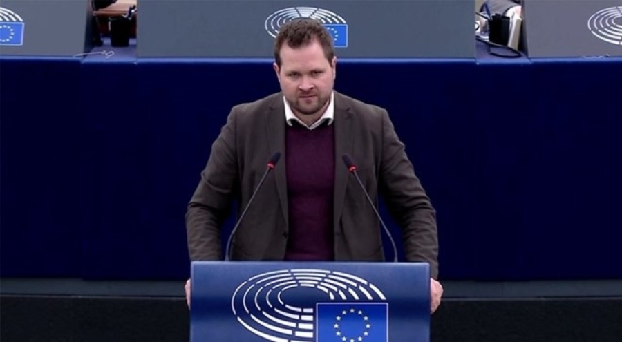 Danimarkalı üye, Trump'a AP kürsüsünden küfretti