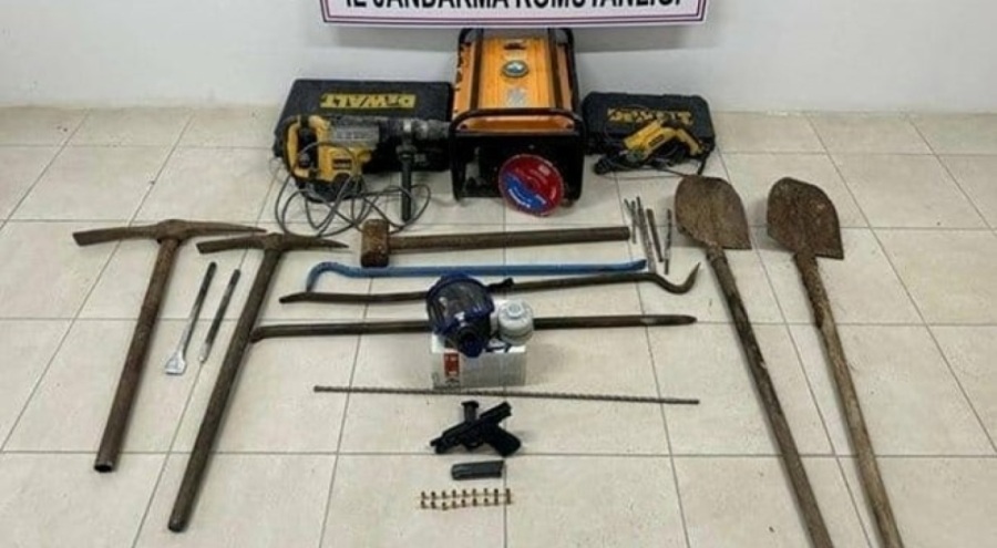 Arkeolojik sit alanında kaçak kazı yapan şahıslara suçüstü!