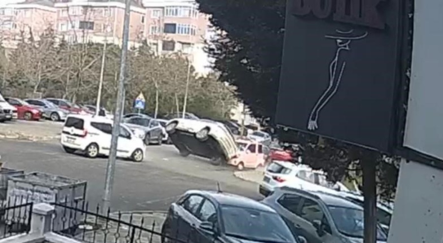 Elektrikli otomobil takla attı