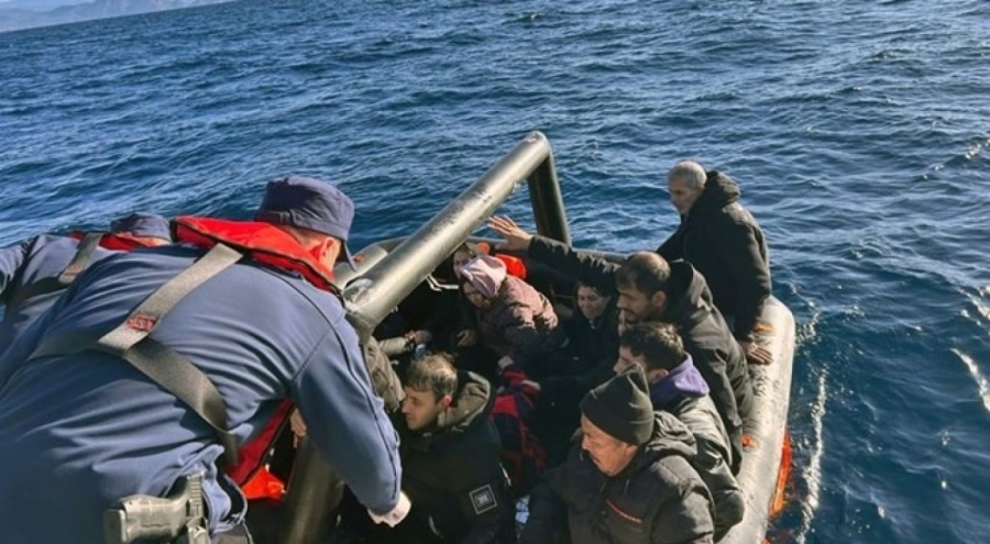 Yunanistan'ın ölüme ittiği 51 göçmen kurtarıldı