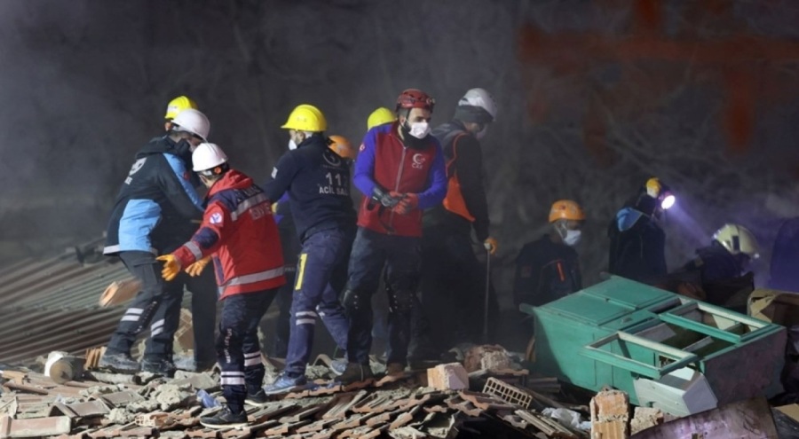 Konya'da çöken binada oturanlar anlattı: "Binadan sesler geliyordu, kolanlar çatlıyordu"