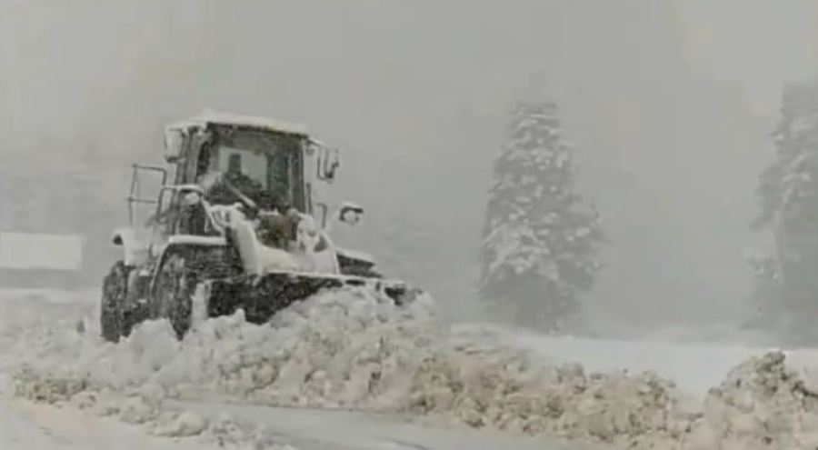Uludağ'da yol kapanmaması için ekiplerden hummalı çalışma