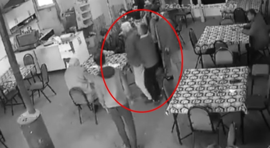 Bursa'da boğazına cisim kaçan kişiyi 'Heimlich manevrası' ile kurtardı
