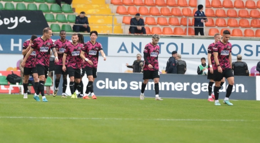Alanyaspor Başakşehir'i 5-4'lük skorla mağlup etti