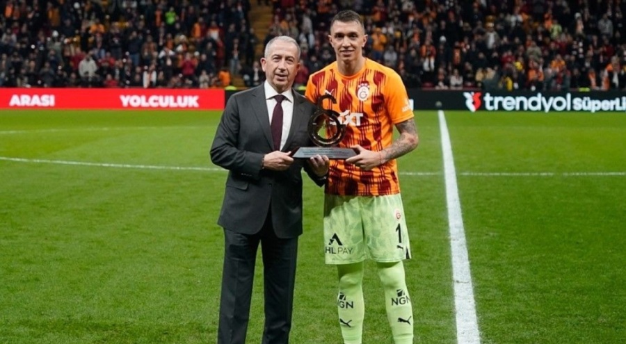 Muslera, Galatasaray tarihine geçti