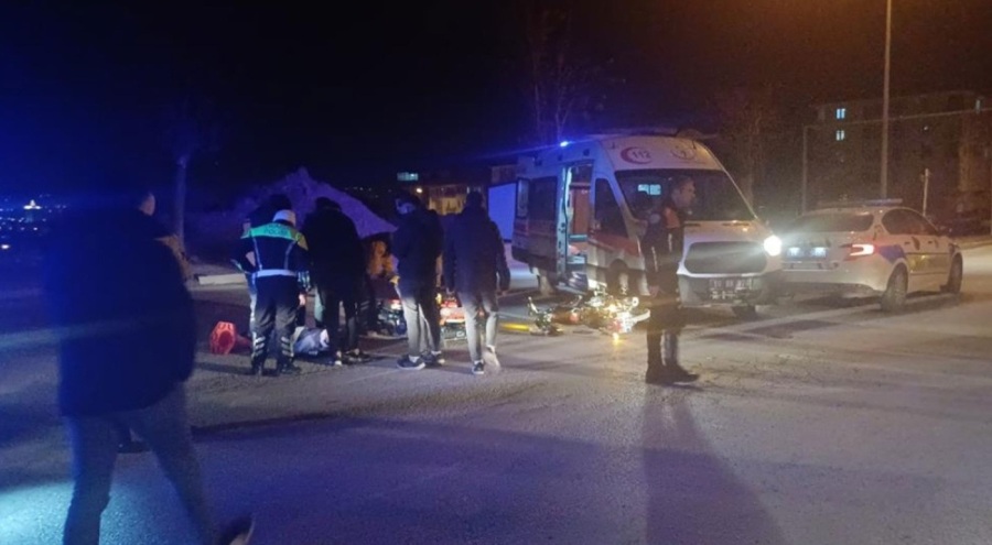 Ehliyetsiz ve alkollü sürücü, polis aracına çarptı