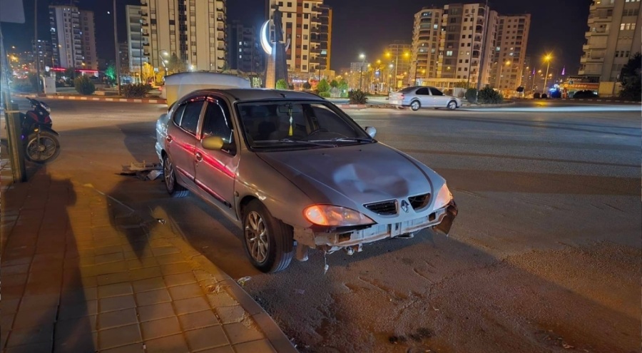 Otomobille çarpışan motosikletin sürücüsü yaralandı