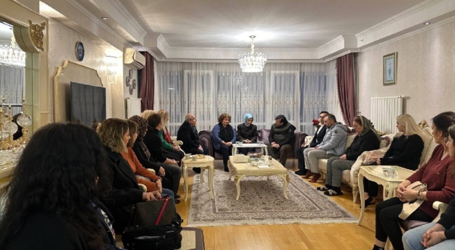 Bakan Göktaş'tan Kartalkaya'daki yangında hayatını kaybeden Gençbay ailesine ziyaret