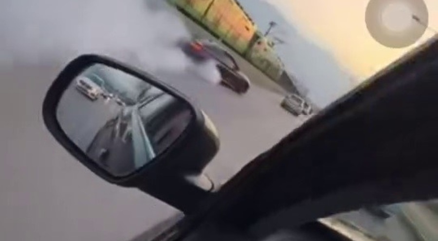 Bursa'da lüks araç akan trafikte drift atarak ilerledi!