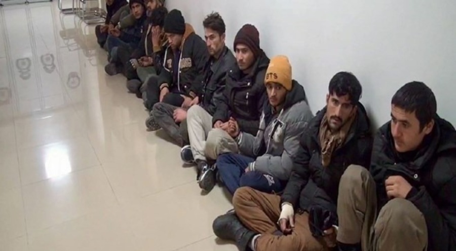 TIR'ın dorsesinden 11 kaçak göçmen çıktı