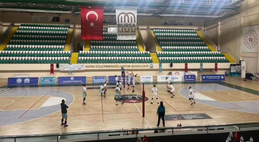 Nilüfer Belediyesi, Bursa Belediyeler Arası Voleybol Turnuvası'na galibiyetle başladı