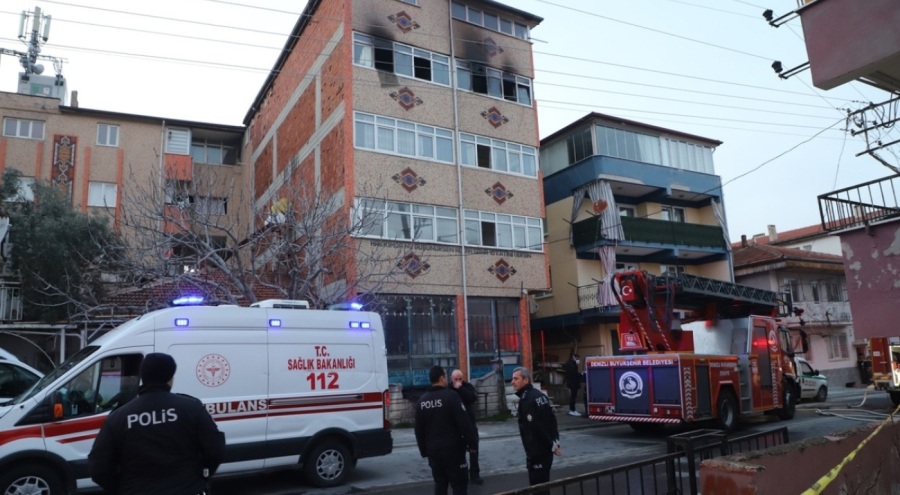 Evde çıkan yangında anne can verdi, 3 çocuğu kurtuldu