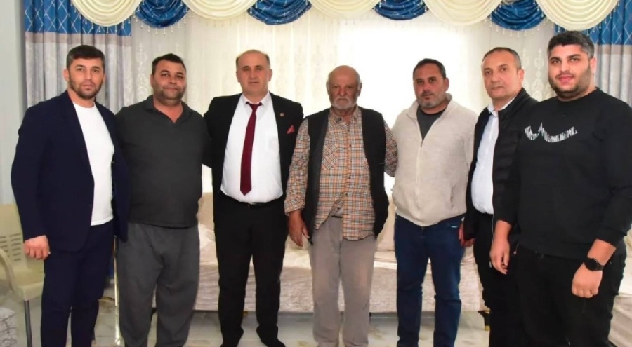 CHP'den istifa ederek AK Parti'ye katıldı