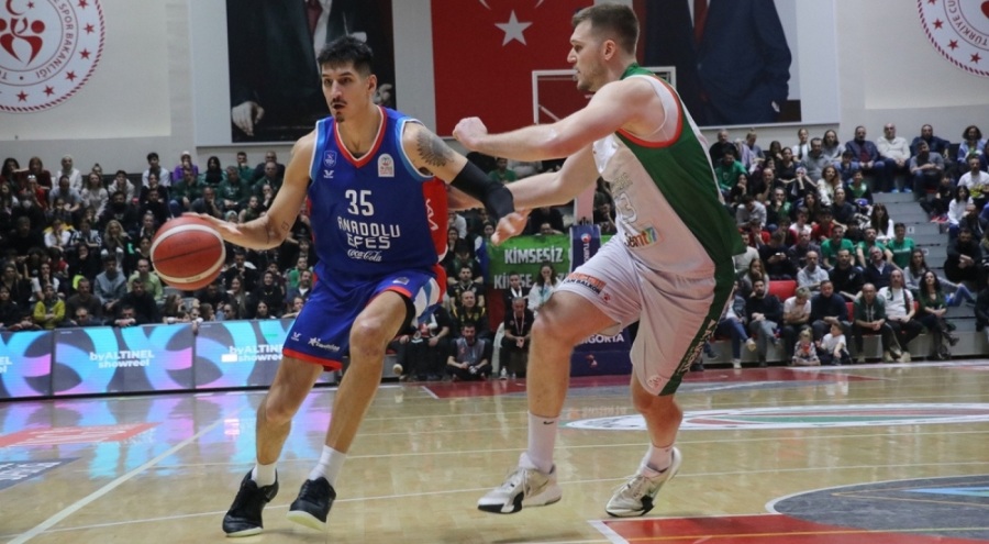 Anadolu Efes Yalovaspor Basketbol'u 110-83'lük skorla yendi