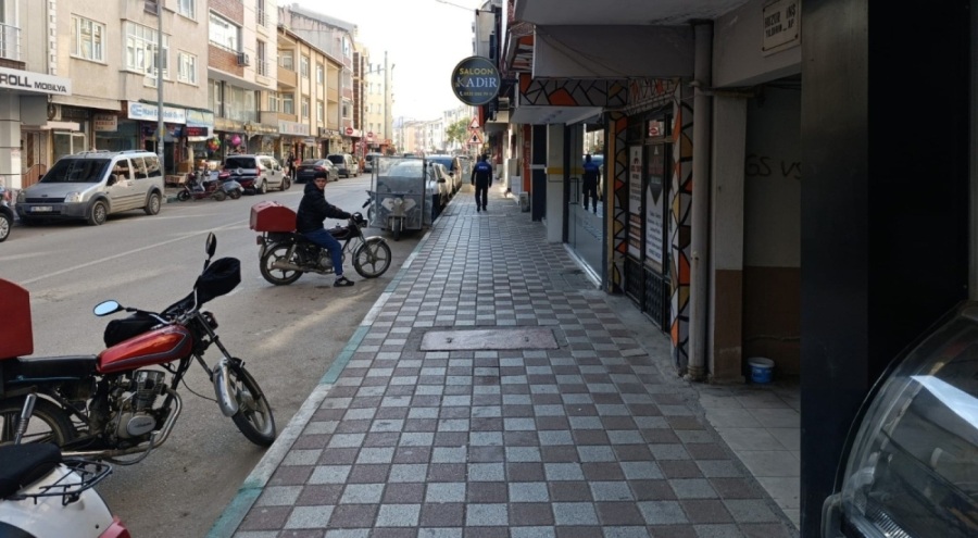 Karacabey'de kaldırım işgalleri önlendi