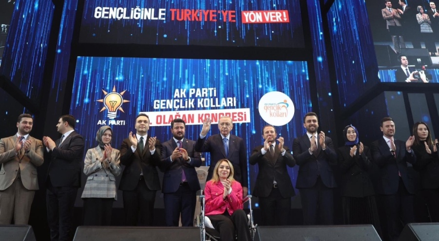 AK Parti Gençlik Kolları Kongresi'nin Divan Başkanlığı'na Ahmet Kılıç seçildi