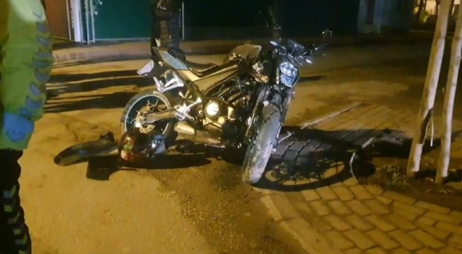 Bursa'da kamyonete çarpan motosiklet sürücüsü yaralandı