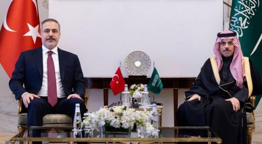 Bakan Fidan, mevkidaşı bin Ferhan ile bir araya geldi