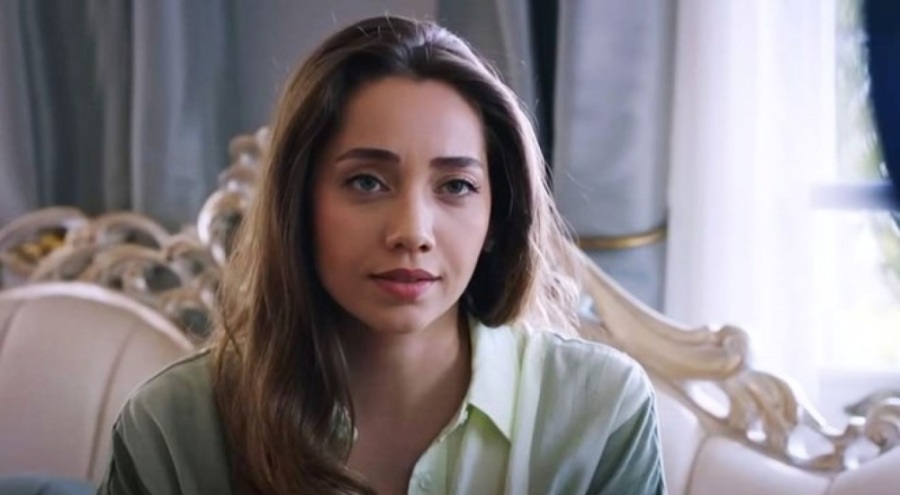 Özge Özacar'dan muhabirlere tepki