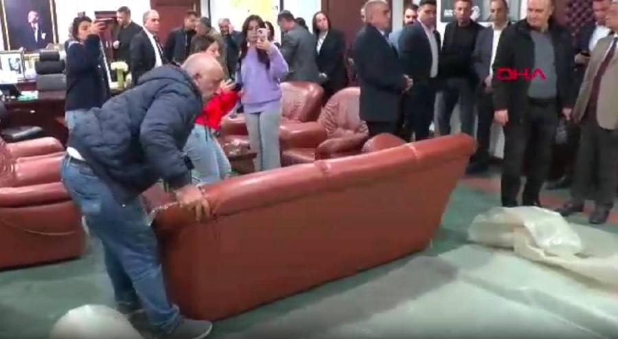 Adana'nın CHP'li Seyhan Belediyesi haczedildi