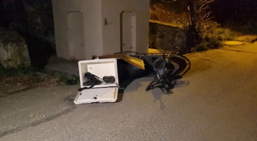Otomobille çarpışan motordaki kurye hayatını kaybetti