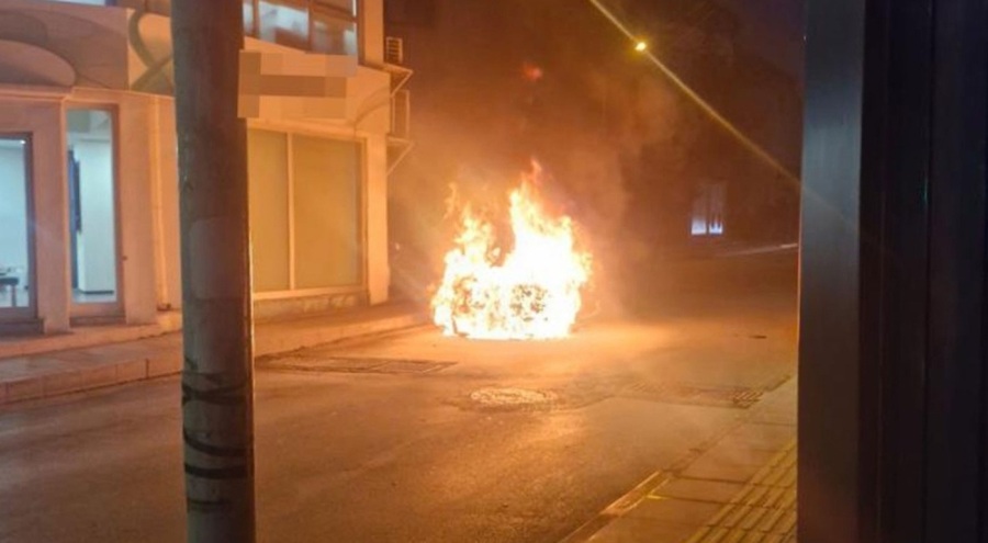 Seyir halindeki otomobil cayır cayır yandı