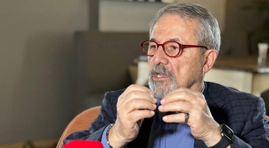 Naci Görür Kayseri'deki bir reklam panosuna tepki gösterdi