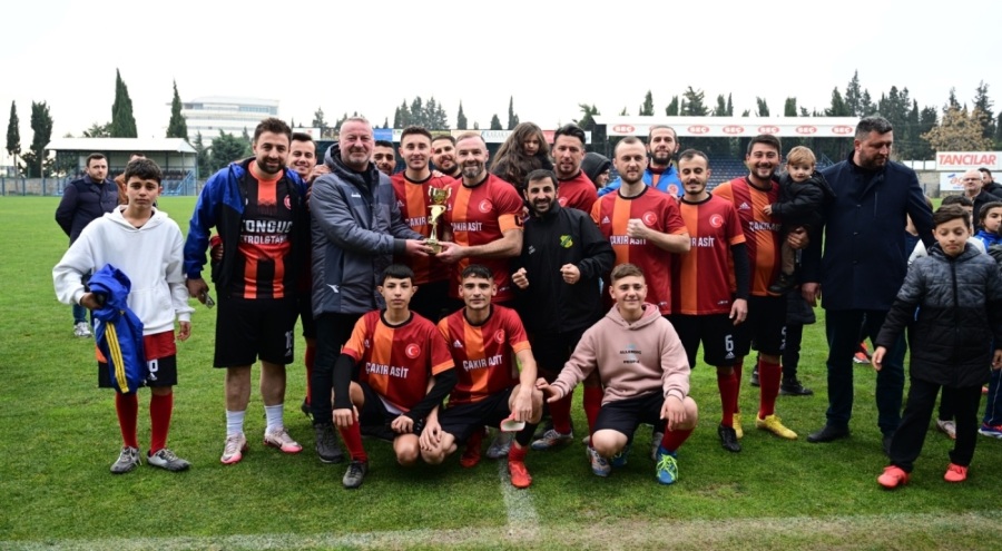 Karacabey'de köyler Arası Futbol Turnuvası'nda şampiyon Ortasarıbey oldu