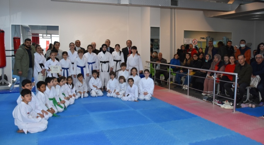 Gemlik Belediye Spor Kulübü'nde kuşak merasimi düzenlendi
