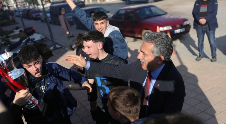 Gemlik Belediyespor 2. Küme'de U16 namağlup şampiyon