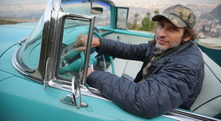 Bursa'daki klasik otomobilleri bulunduran garaj büyüledi!