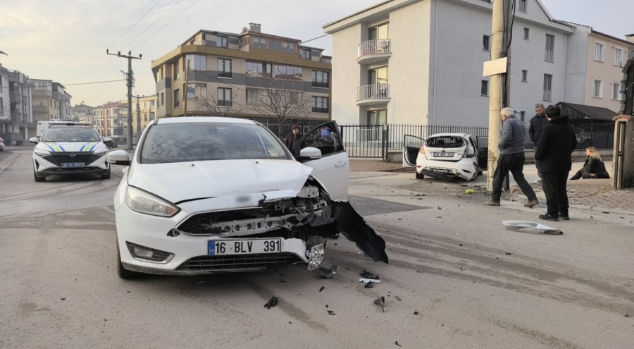 Bursa'da kazada aracında hasar olduğunu görünce ağladı!