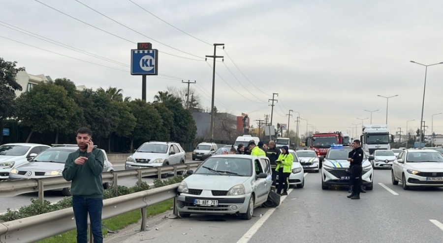 Arıza yaptığını düşünerek durdurduğu araç kazaya sebep oldu