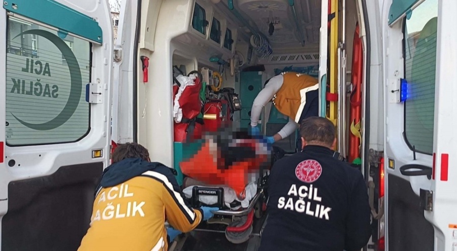 Evine gelen husumetlisini tüfekle vurdu