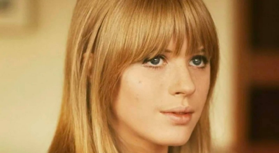 Şarkıcı Marianne Faithfull hayatını kaybetti