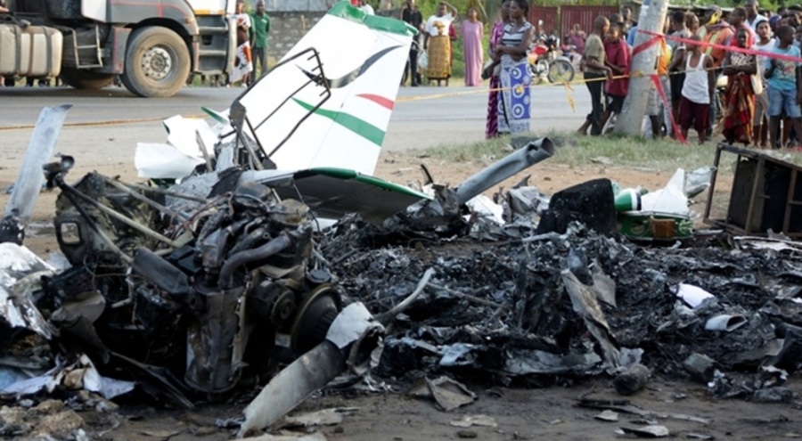 Kenya'da uçak düştü: 2 kişi öldü