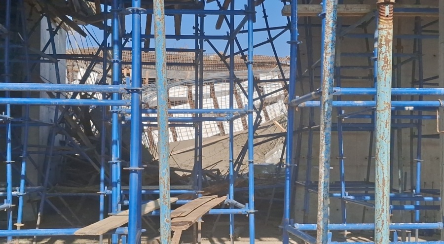Bursa'da inşaatta beton kalıbının patlaması ile göçük oluştu! Yaralılar var