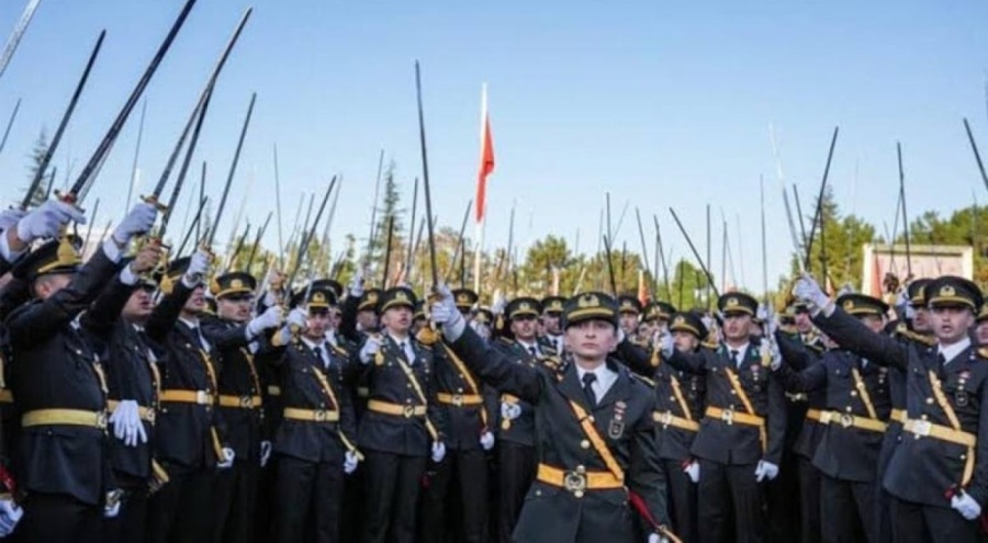 Teğmenler TSK'dan ihraç edildi