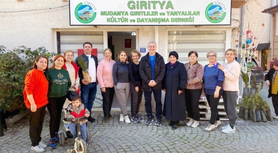 Bursa'da mübadele fidanları Muhtar İsmail Başaran'a verildi