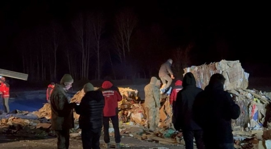 Kaçak göçmen taşıyan tırın gizli bölmesi çöktü! Ölü ve yaralılar var