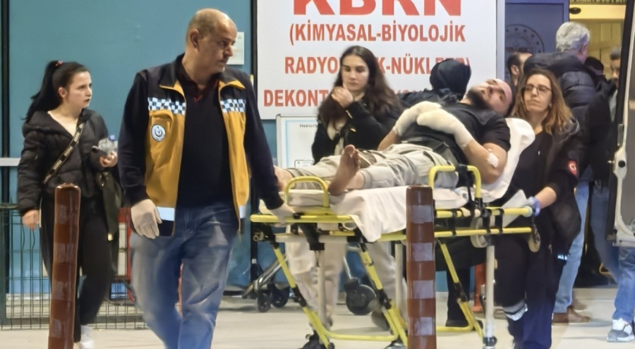 Bursa'da kediden korkarak camın üzerine düşen genç yaralandı