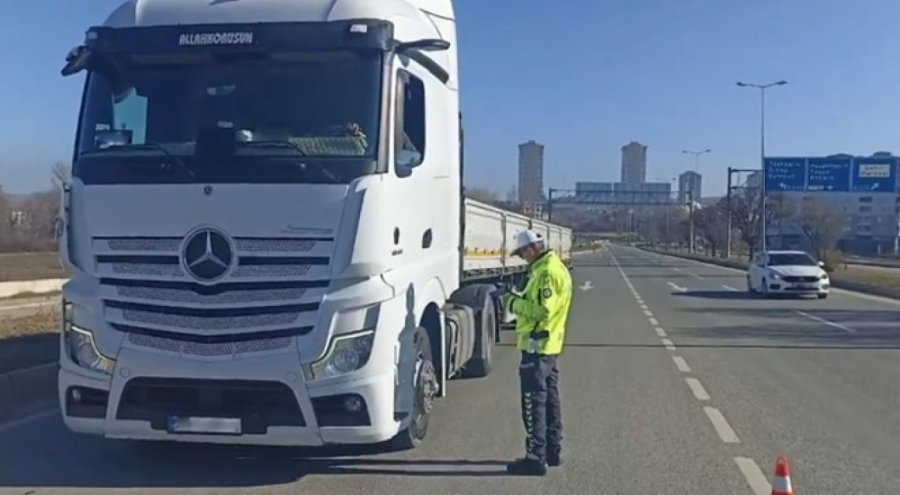 Bakan Yerlikaya: 424 bin 968 araca denetim, 135 bin 140 sürücüye ceza