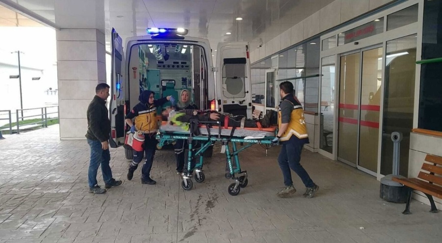 İnşaatta tonlarca ağırlıktaki kalıbın altında kalan kişi ağır yaralandı