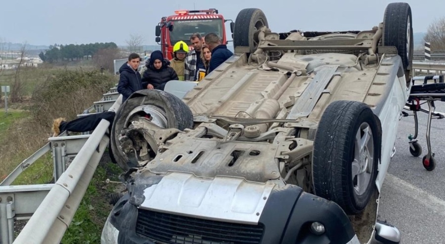 Bursa'da otomobil takla attı! 3 kişi yaralandı