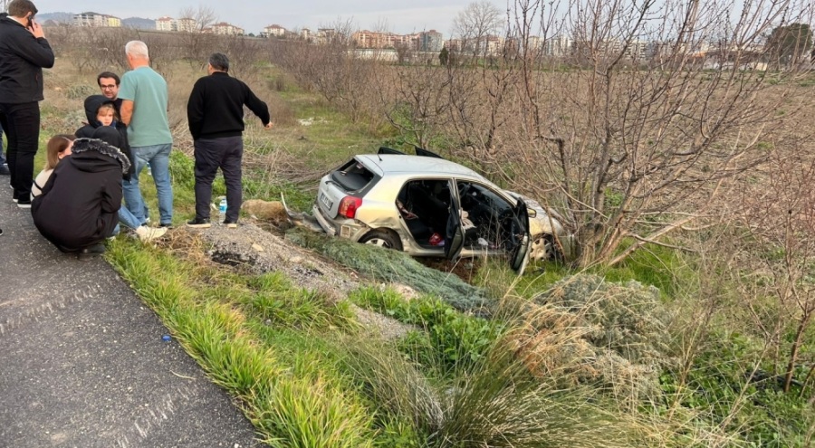 Bursa'da iki otomobil çarpıştı! Yaralılar var