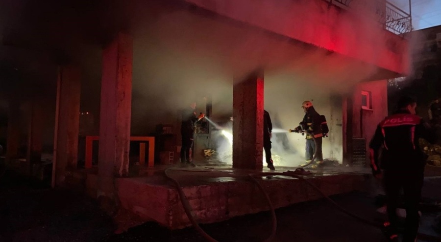 Yaşadığı evi ateşe verdi!