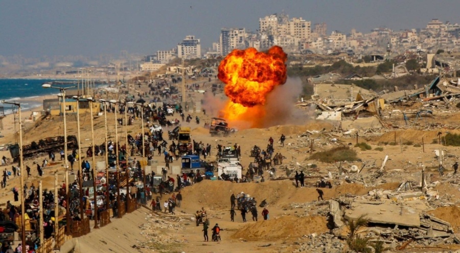 İsrail Gazze'de bir araca saldırı düzenledi!