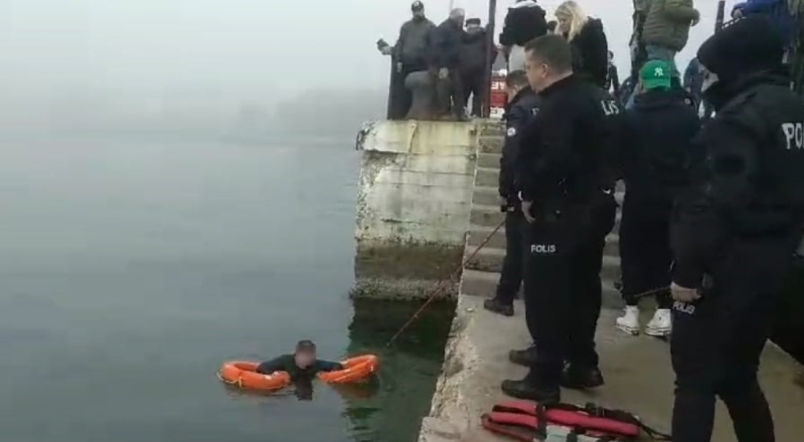 Denize atlayan kadın kurtarıldı