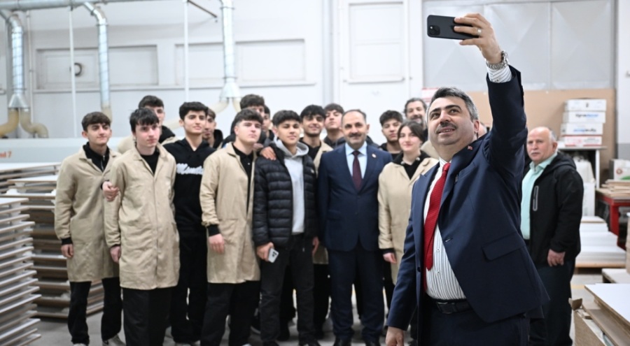 Başkan Yılmaz, Mimar Sinan Mesleki ve Teknik Anadolu Lisesi'ndeki öğrencilerle buluştu