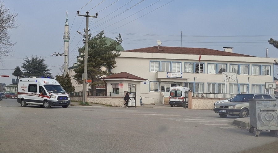 5 öğrenci zehirlenme şüphesiyle hastaneye kaldırıldı